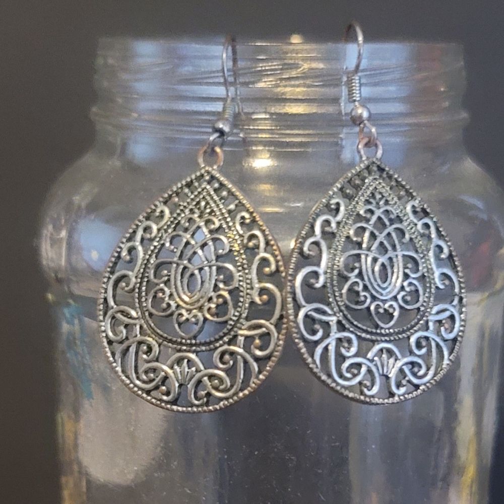 Dark Silver tear drop earrings